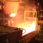 Foundry process with molten metal pouring