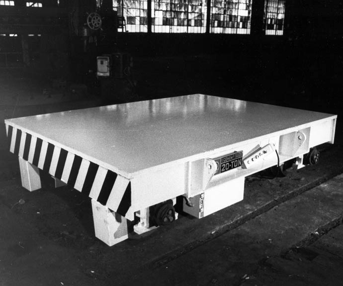 Industrial platform with wheels